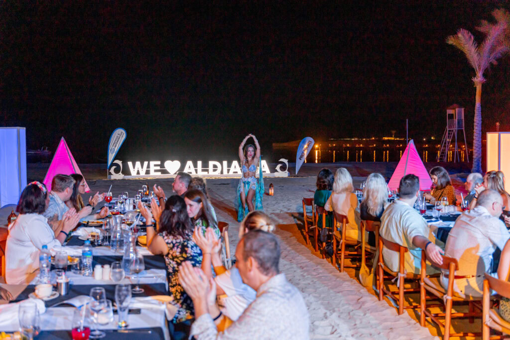 Eine Bauchtänzerin verschönert den Abend